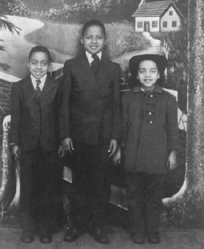 Brother and sister,
David, Jimmy, Glenda